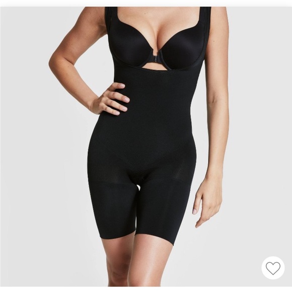 ASSETS by SPANX Women's All-in-One Body Slimmer - Black L
Maximum Control - Picture 1 of 4